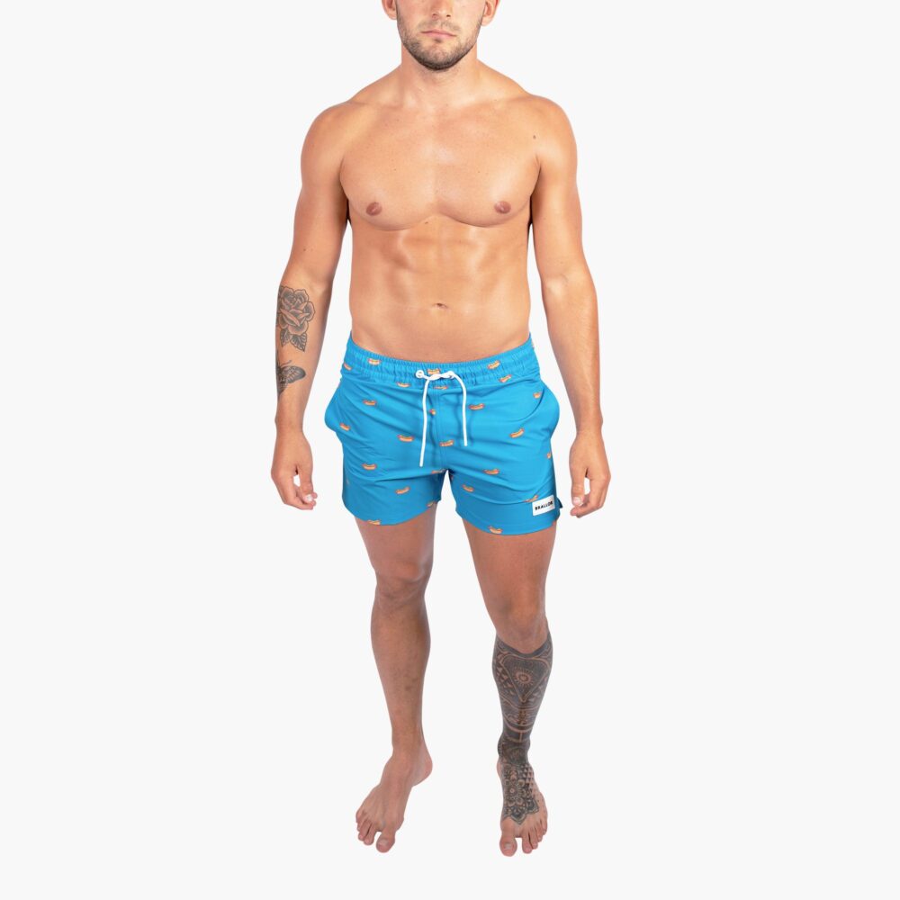 ett par badbyxor med varmkorvar på från brallor